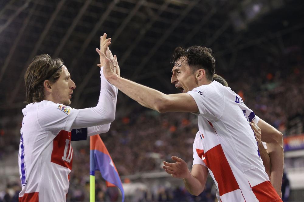 北京时间12月10日晚18：00，亚冠精英联赛东亚区小组赛将迎来一场决定出线命运的关键对决。