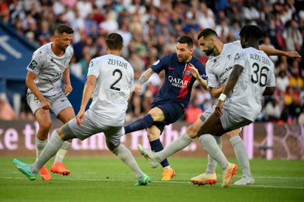 拉波尔塔承诺与弗里克续约：他的地位已稳固，会见证球场完工